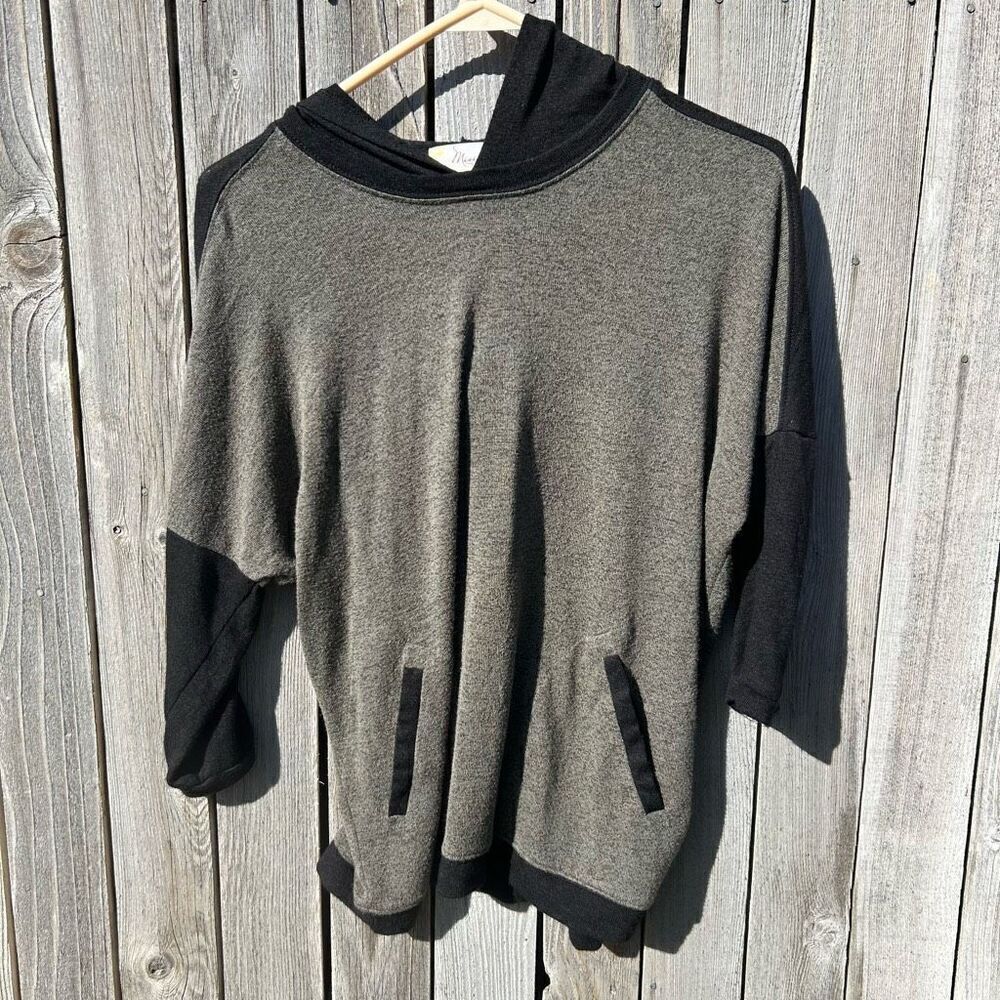 Misia hoodie short sleeve front pocket thin size medium